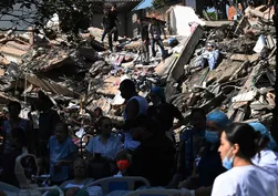 Kolombiya'da 7,4 büyüklüğünde deprem! Çok sayıda can kaybı var