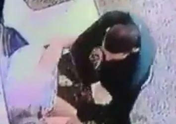 İngiltere'deki skandal anlar kamerada