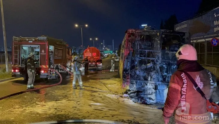 Park halindeki İETT alev alev yandı! Yolcunun bulunmadığı otobüs küle döndü