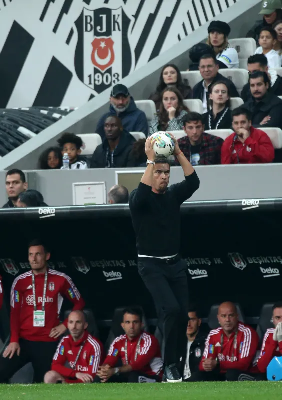 Beşiktaş taraftarı Valerien Ismael’e kapıyı gösterdi: İstifa sesleri