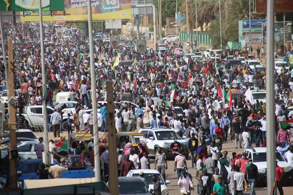 Son dakika: Sudan’da askeri darbe girişimi: Başbakan ve parti liderleri tutuklandı