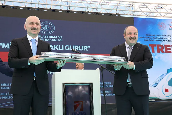 Son dakika: Türkiye’nin ilk yerli ve milli elektrikli treni raylara indi: İlk sürüşü Başkan Erdoğan yapacak! A Haber yerinde görüntüledi