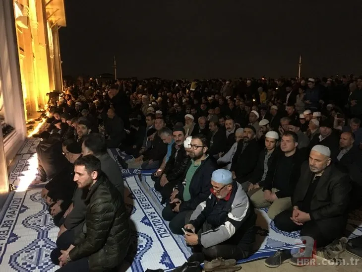 Büyük Çamlıca Camii'nde tarihi kalabalık!