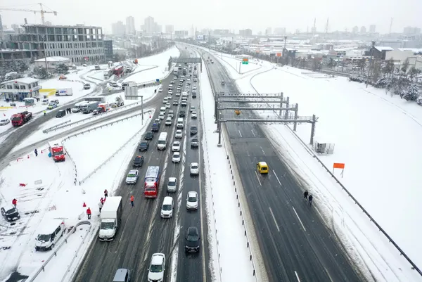 İstanbul’da kar fırtınası | Ulaştırma ve Altyapı Bakanı Adil Karaismailoğlu’ndan yeni uyarı! Hafta sonu hava nasıl olacak?