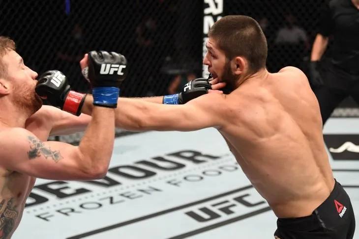 Khabib Nurmagomedov zirvede bıraktı! Ringlere veda etti