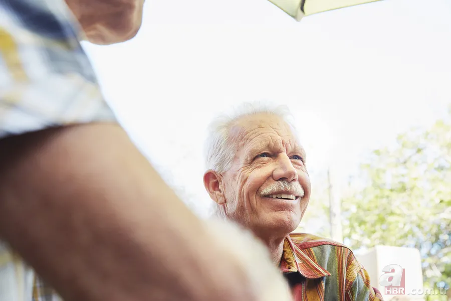 Konuşurken bu belirtiye dikkat: Alzheimer’ın erken işareti belli oldu 6