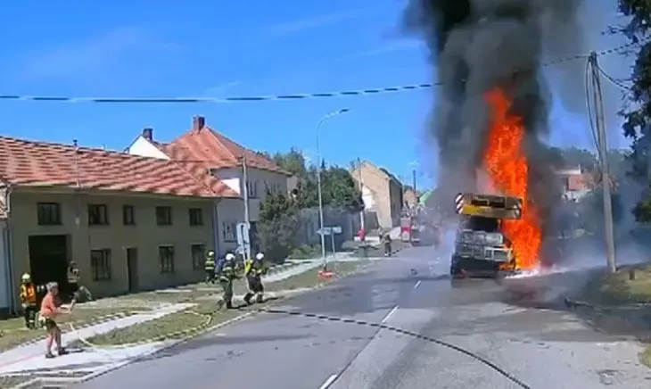 Ölümden döndüler! Saniyeler sonra alevli tekerlek...