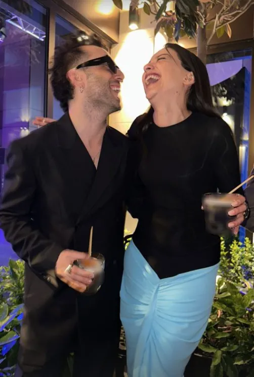 Ödül töreninde LGBT propagandası yapan Melike Şahin’e tepkiler çığ gibi büyüdü! Konseri iptal edildi