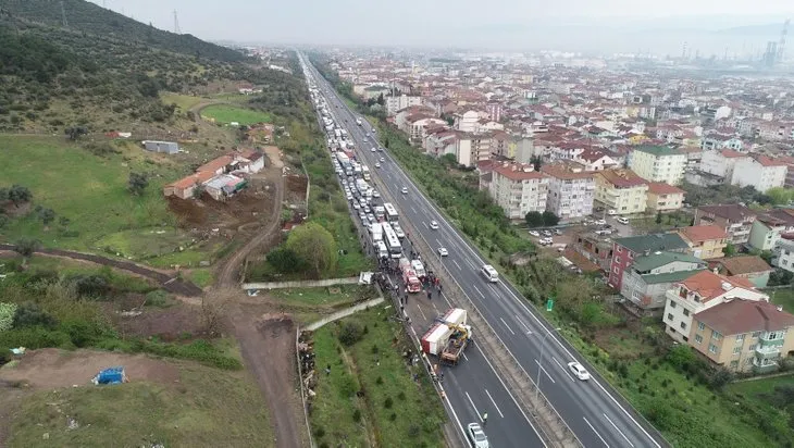TEM Otoyolu'nu ulaşıma kapatan kaza!