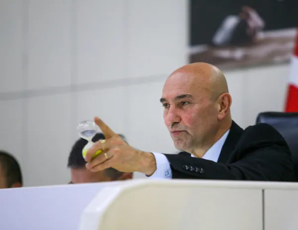 Tunç Soyer’den İzmir’de büyük skandal! CHP’lilerin tüm masraflarını belediye karşılayacak