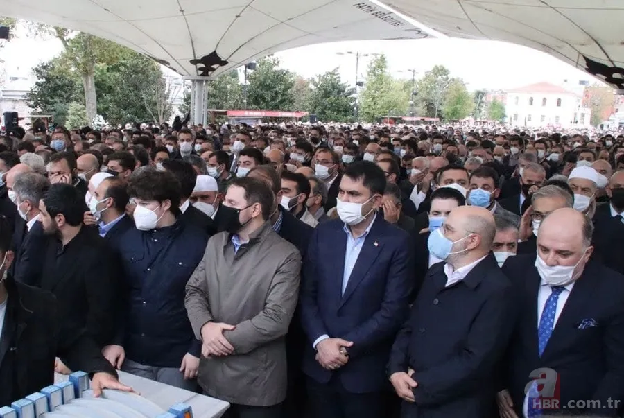 Özdemir Bayraktar son yolculuğuna uğurlandı! Sevenleri Fatih Camii'ne akın etti 4