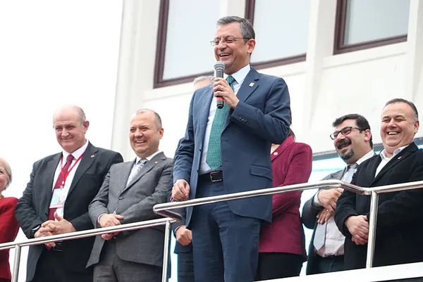 CHP’de koltuk savaşları! Ankara kulisleri yanıyor! Özgür Özel seçimi kaybederse istifa edecek mi?