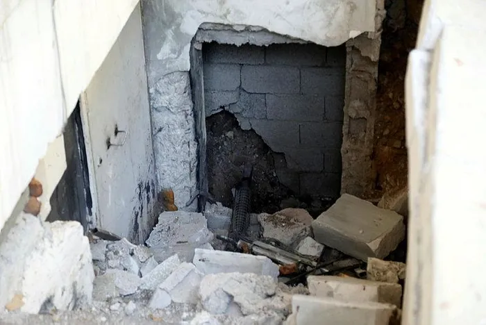 antalyada-ilaclama-sirasinda-patlama-2-belediye-calisani-yaralandi-1731057445503.jpeg İlaçlama sırasında patlama yaşanan yer (DHA)