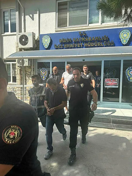 didimde-kacak-gocmen-operasyonu-13-kisi-yakalandi-5-organizator-suphelisi-tutuklandi-1695739131870.jpg Didim'de kaçak göçmen operasyonu: 13 kişi yakalandı 5 organizatör şüphelisi tutuklandı - 2