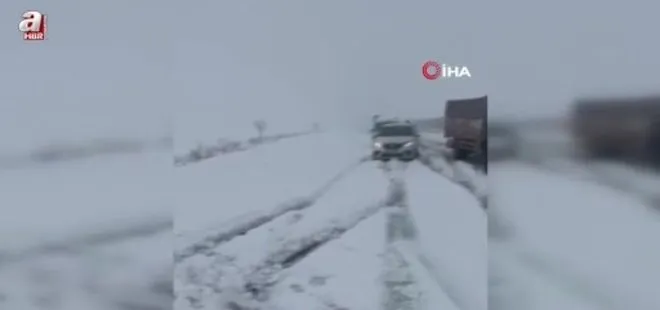 Kars'ta onlarca araç karda mahsur kaldı