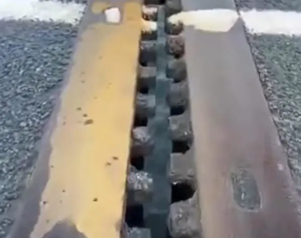 son-dakika-unkapani-koprusu-ulasima-kapatildi-baglanti-noktasindan-ayrildi-1646992733348.jpeg Son dakika: Unkapanı Köprüsü ulaşıma kapatıldı! Bağlantı noktasından ayrıldı - 3