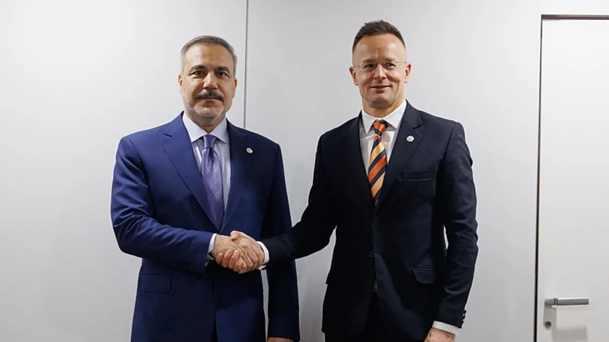 Bakan Fidan'dan diplomasi trafiği! Macaristan Dışişleri Bakanı Szijjarto ile görüştü