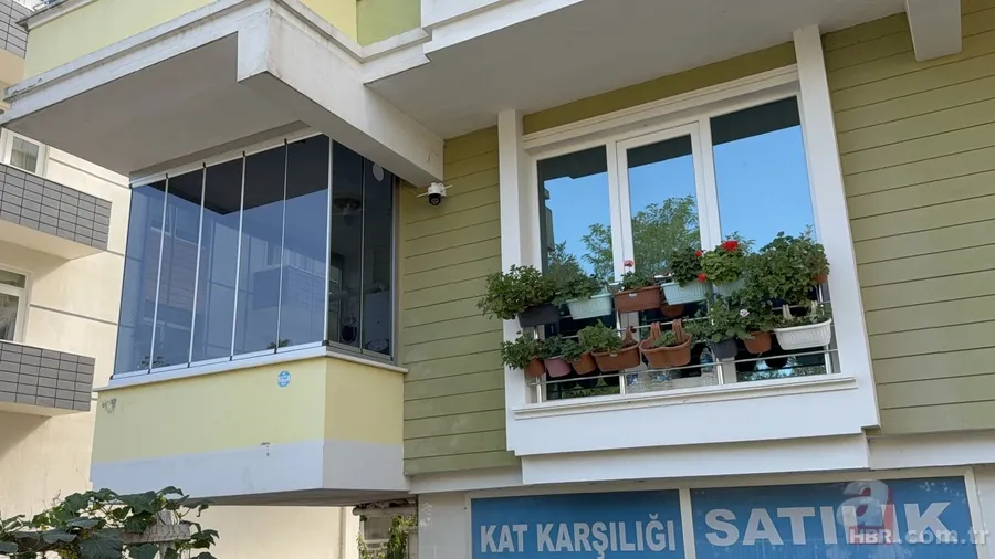 Çiçeklere çamaşır suyu döktü! Uyarılınca baba-oğulu darp etti | O anlar kamerada 5