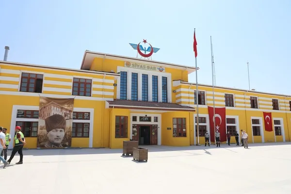 acilisa-geri-sayim-basladi-ankara-sivas-arasi-2-saate-dusuyor-1630491831191.jpg Açılışa geri sayım başladı! Ankara-Sivas arası 2 saate düşüyor - 2
