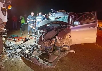 Kontrolden çıkan cip park halindeki tıra çarptı! 1 ölü
