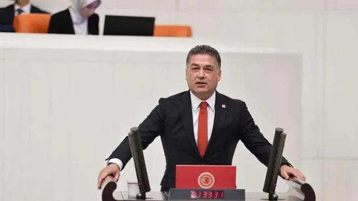 chpli-vekil-mullaoglundan-bakan-kuruma-deprem-bolgesindeki-calismalari-icin-tesekkur-1735829622876.jpeg CHP'li Hatay Milletvekili Servet Mullaoğlu (Foto: ahaberçcom.tr arşiv)