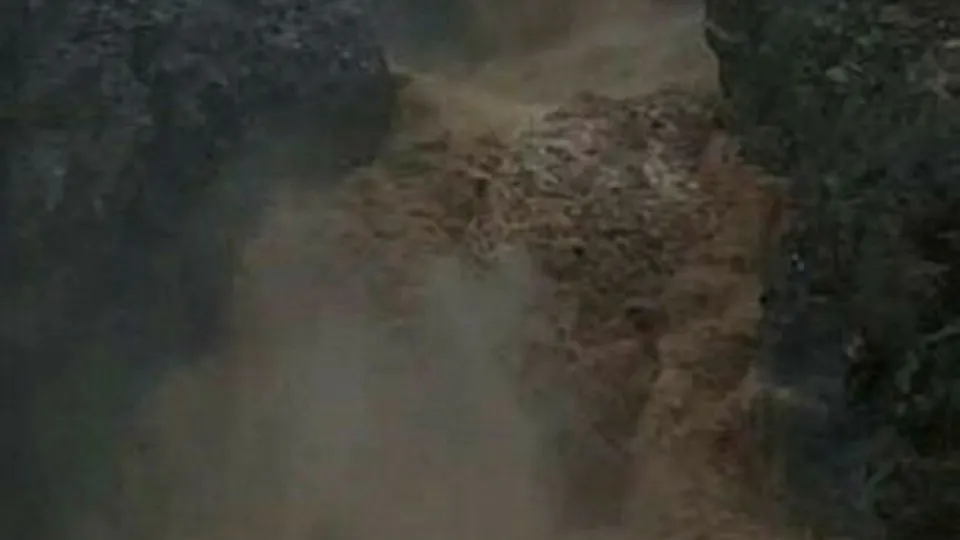 Şiddetli yağış sonrası şelale taştı