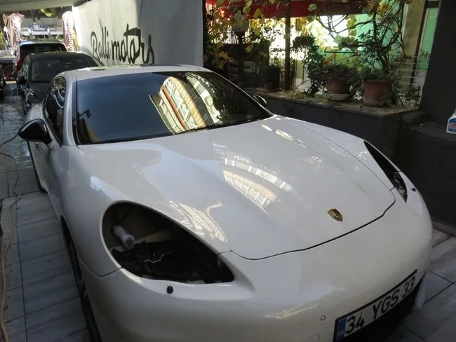İstanbul'da lüks otomobilin 70 bin liralık farlarını 10 saniyede çaldılar - 6