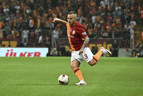 Galatasaray’da Angelino beğenilmedi! İşte yeni sol bek