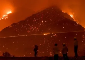 ABD cayır cayır: 12 bin hektar alan yok oldu