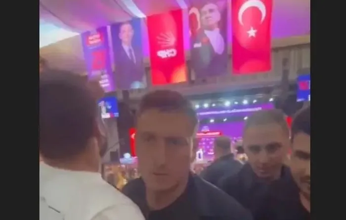 CHP Kadın Kolları Kurultayı’nda büyük skandal! Özgür Özel’in salondan kovduğu işçiler isyan etti