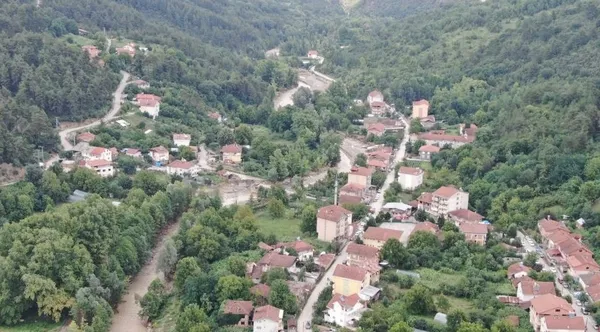 karabukte-sel-afeti-ardindan-yikim-karari-verilen-evler-tahliye-edilmeye-baslandi-1657551137723.jpg Karabük’te sel afeti ardından yıkım kararı verilen evler tahliye edilmeye başlandı - 5