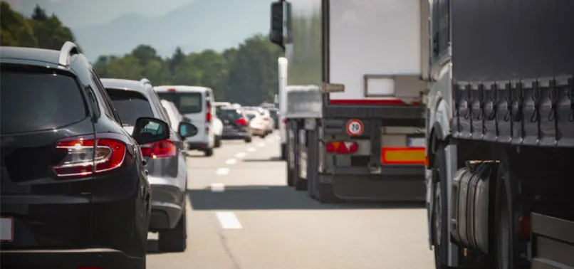 İstanbullar dikkat! D100 ve TEM'de ağır vasıta yasağı başladı