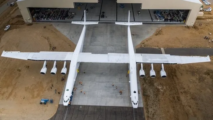 Dünyanın en büyük uçağı: Stratolaunch