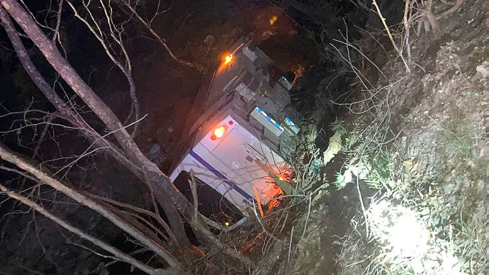 Manisa'da korku dolu gece! İşçi servisi şarampole yuvarlandı
