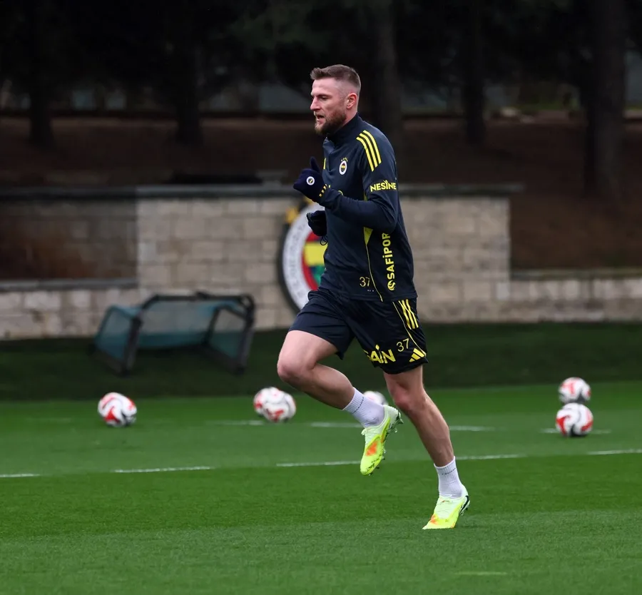 fenerbahcede-gaziantep-fk-mesaisi-talisca-da-takimla-birlikte-calisti-1773596956203.jpg Fenerbahçe'de Gaziantep FK mesaisi! Talisca da takımla birlikte çalıştı - 1