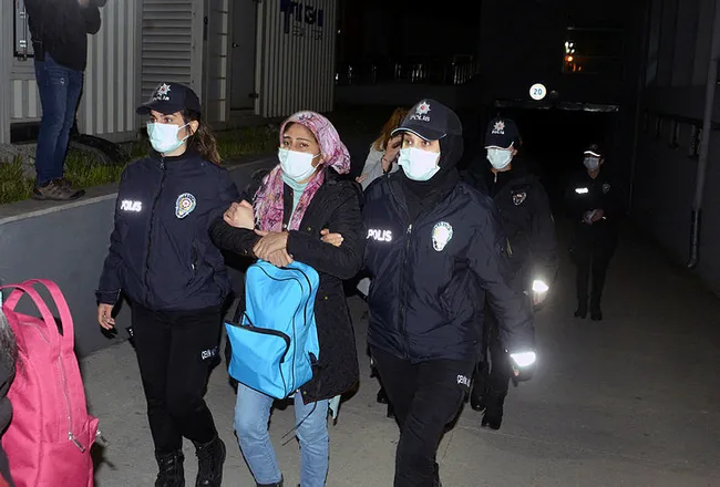 Adana dolandırıcılık ve rüşvet operasyonu! Kanser hastalarına vitamin ve ağrı kesici ilaç vermişler - 4