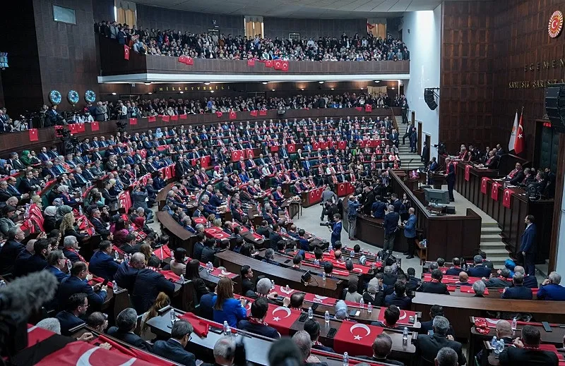 baskan-erdogan-bu-ulkede-darbeciligin-kitabini-chp-yazmistir-1775039092331.jpeg Başkan Erdoğan: Bu ülkede darbeciliğin kitabını CHP yazmıştır - 6