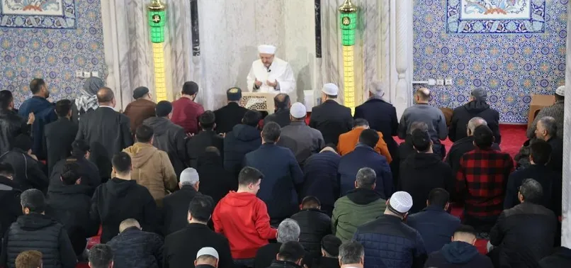 Deprem bölgesinde Miraç gecesi! Eller deprem şehitleri için semaya kalktı