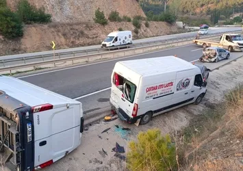 Bilecik'te zincirleme kaza! 3 kişi yaralandı