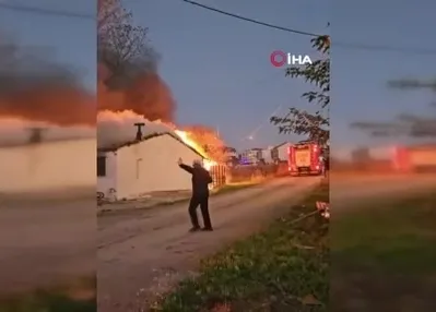 Arnavutköy’de gecekondu alev alev yandı