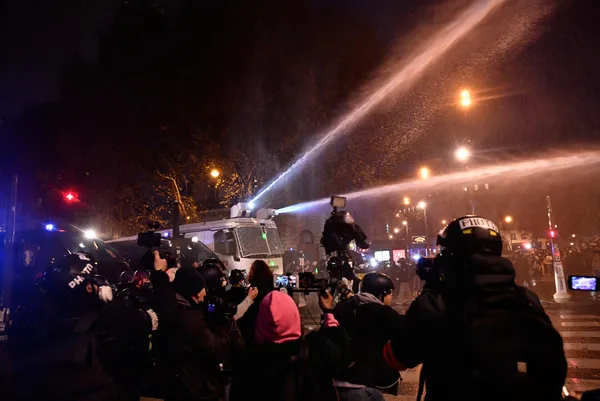 Fransa sokakları yangın yeri: Ülke genelinde artan İslamofobi protesto edildi