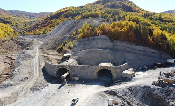 Geminbeli Tüneli’nde sona gelindi! Işığa 250 metre