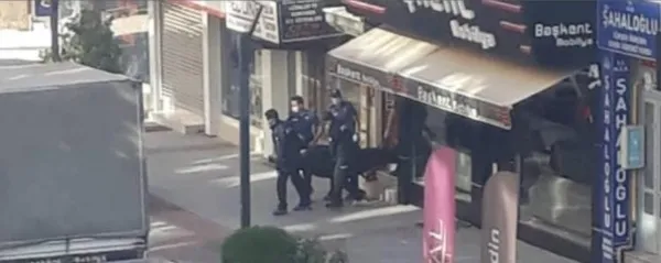 Anne ve babasını bıçaklayarak öldüren zanlının ifadesi kan dondurdu - 1