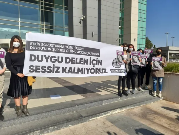 duygu-delen-durusmasinda-zanli-mehmet-kaplandan-tutukluluga-devam-kararina-tepki-1632828051227.jpg Duygu Delen duruşmasında zanlı Mehmet Kaplan’dan tutukluluğa devam kararına tepki - 3