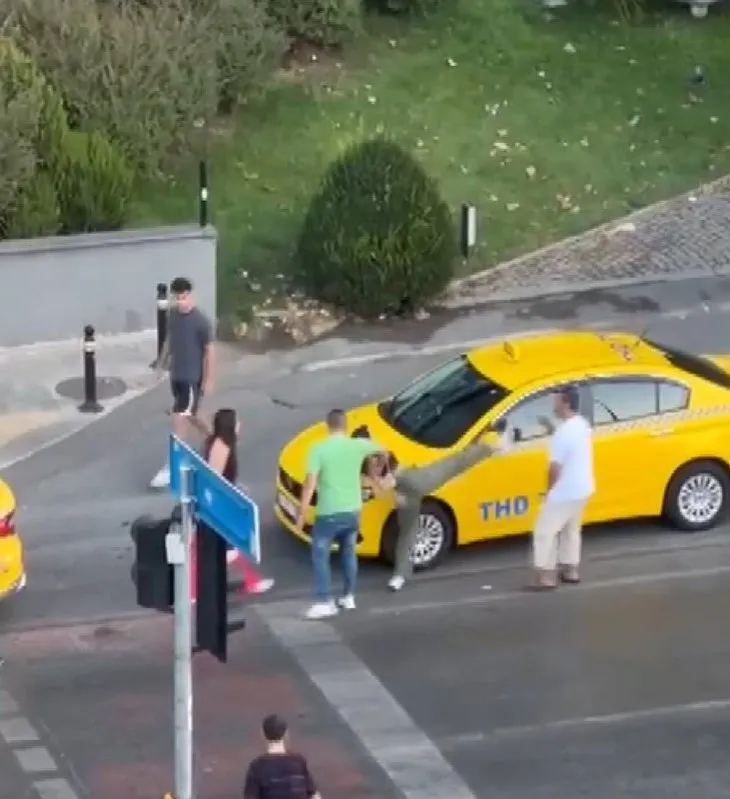 Beyoğlu’nda herkes onları izledi! Kadın yolcular taksiciye öyle şeyler yaptı ki...