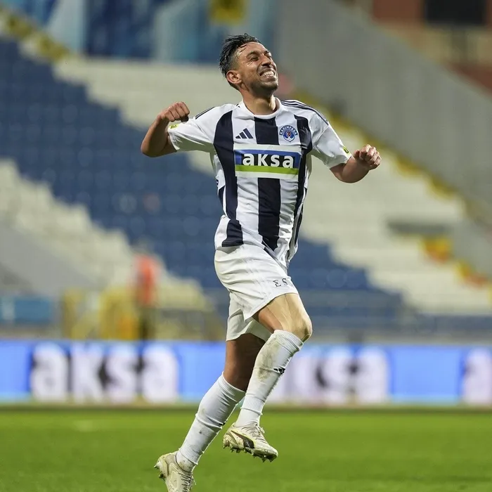 zirve-yarisinda-kritik-randevu-fenerbahce-evinde-kasimpasayi-agirlayacak-1771856858701.jpeg Zirve yarışında kritik randevu! Fenerbahçe evinde Kasımpaşa’yı ağırlayacak - 5