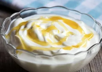 Zeytinyağlı yoğurt yemek bakın neye iyi geliyor! Geceleri 1 kaşık tüketirseniz...