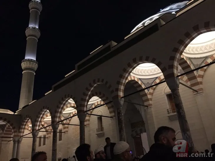 Büyük Çamlıca Camii’nde tarihi kalabalık!