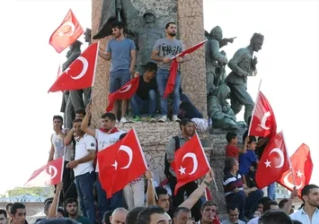 Tüm yurtta demokrasi nöbeti