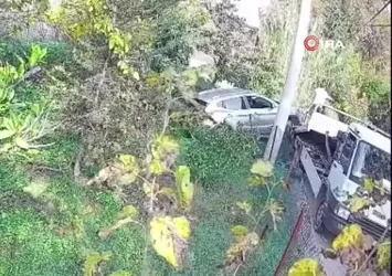 Çekiciye yüklenirken geri viteste unutulan araç rampadan uçtu: 2 yaralı